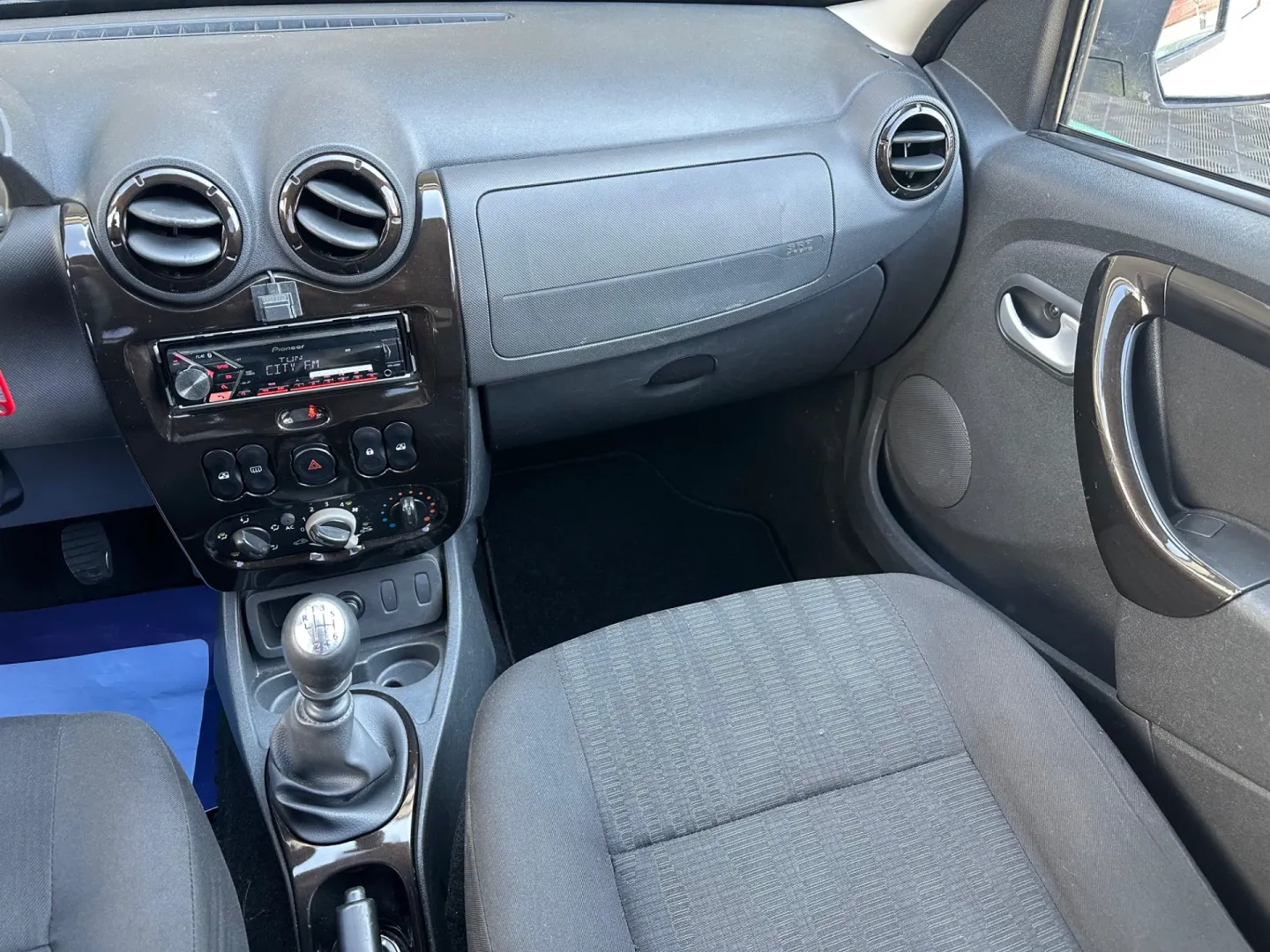 Cumpara/ Vinde online Dacia Duster 2011 SH, la cel mai bun pret pentru tine!