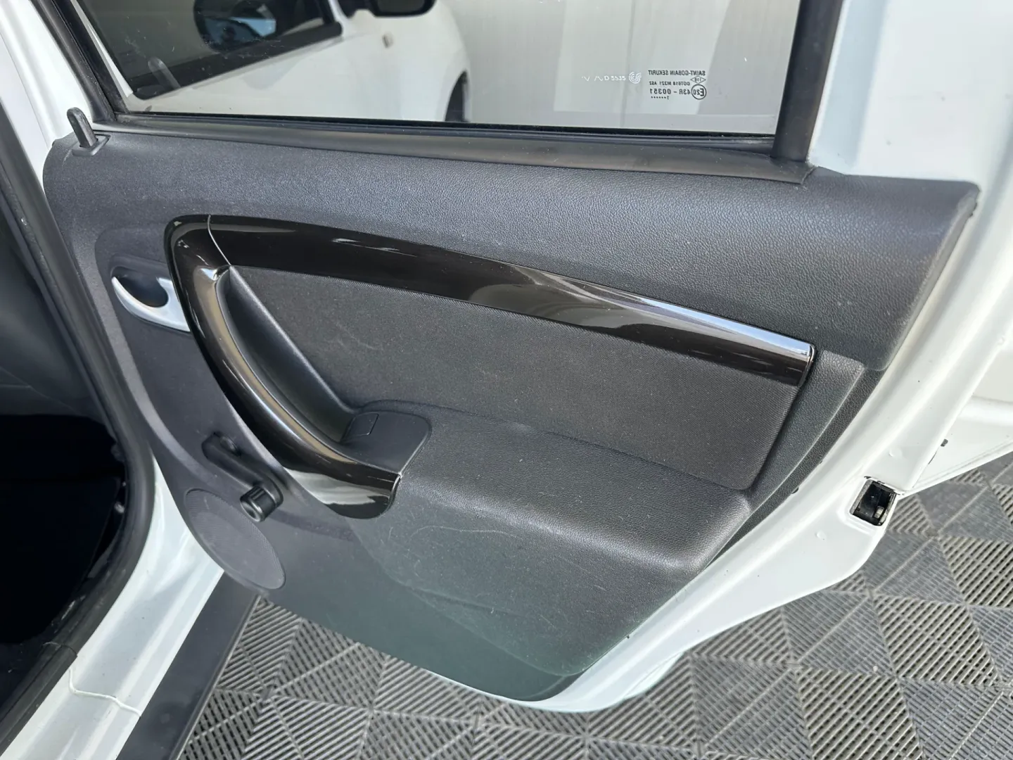 Cumpara/ Vinde online Dacia Duster 2011 SH, la cel mai bun pret pentru tine!