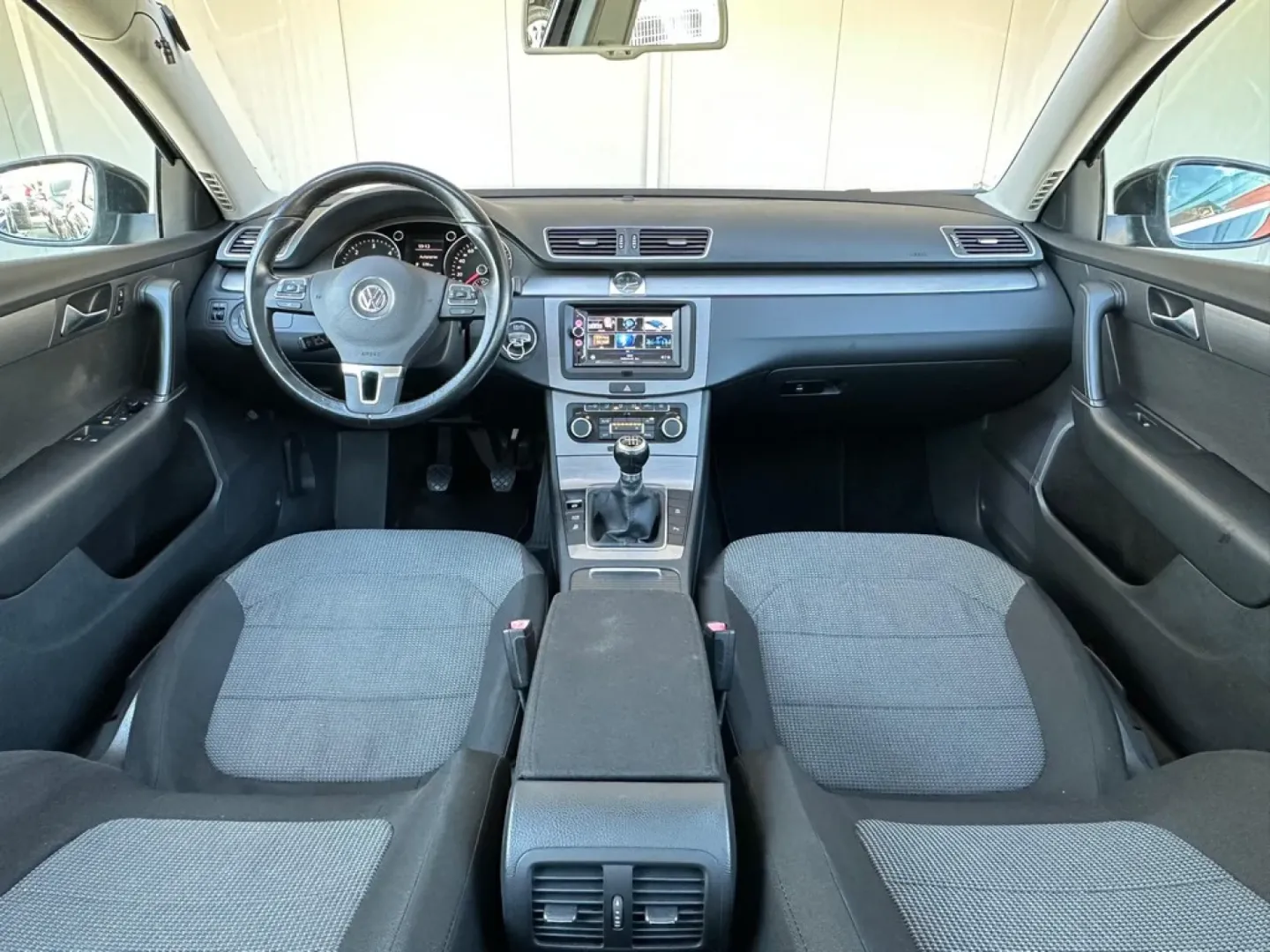 Cumpara/ Vinde online Volkswagen Passat 2011 SH, la cel mai bun pret pentru tine!