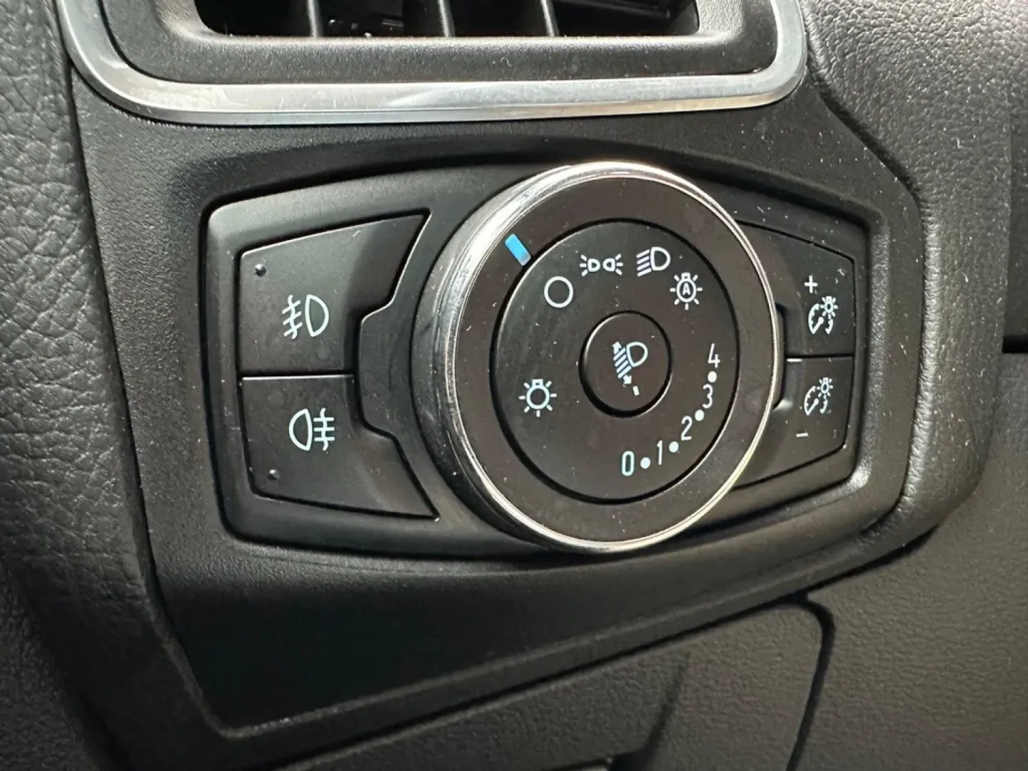 Cumpara/ Vinde online Ford Focus 2013 SH, la cel mai bun pret pentru tine!