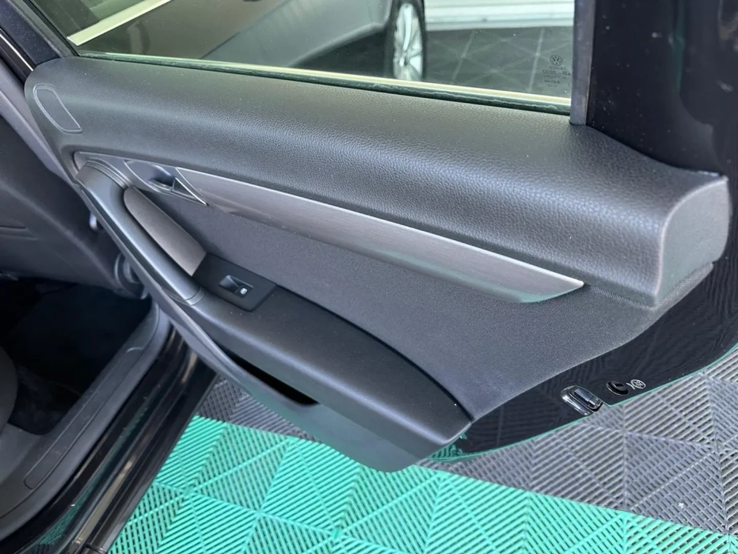 Cumpara/ Vinde online Volkswagen Passat 2011 SH, la cel mai bun pret pentru tine!