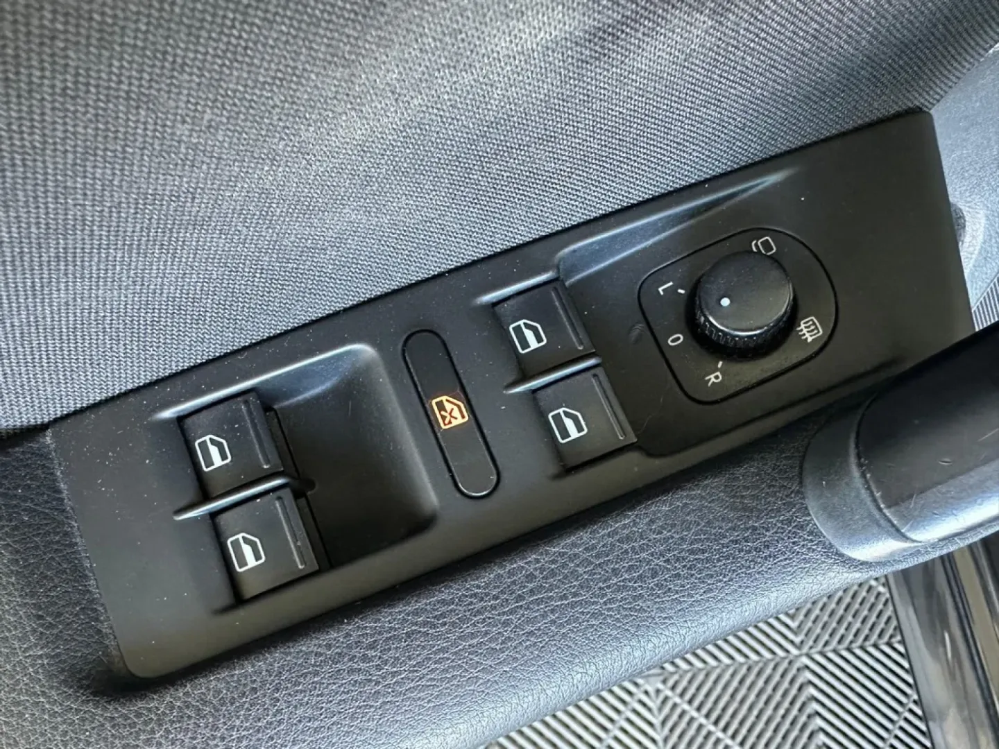 Cumpara/ Vinde online Volkswagen Passat 2011 SH, la cel mai bun pret pentru tine!