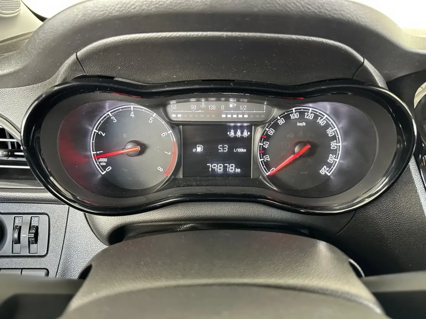Cumpara/ Vinde online Opel Karl 2019 SH, la cel mai bun pret pentru tine!