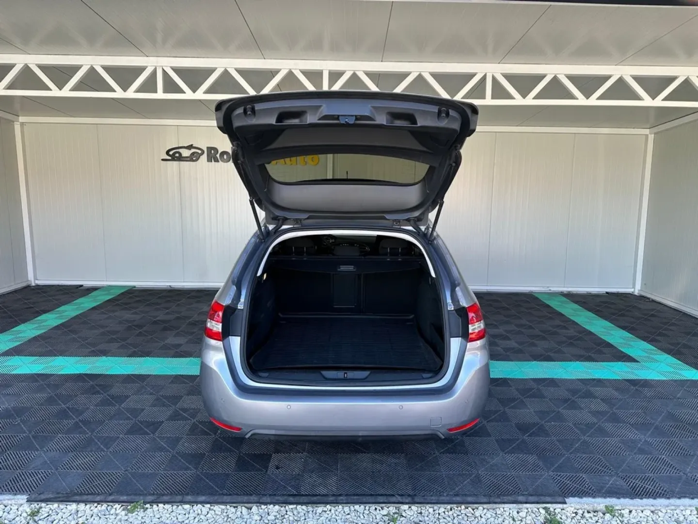 Cumpara/ Vinde online Peugeot 308 2015 SH, la cel mai bun pret pentru tine!