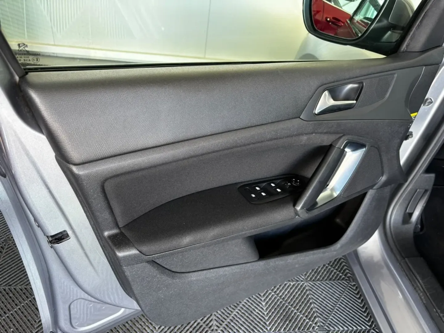 Cumpara/ Vinde online Peugeot 308 2015 SH, la cel mai bun pret pentru tine!