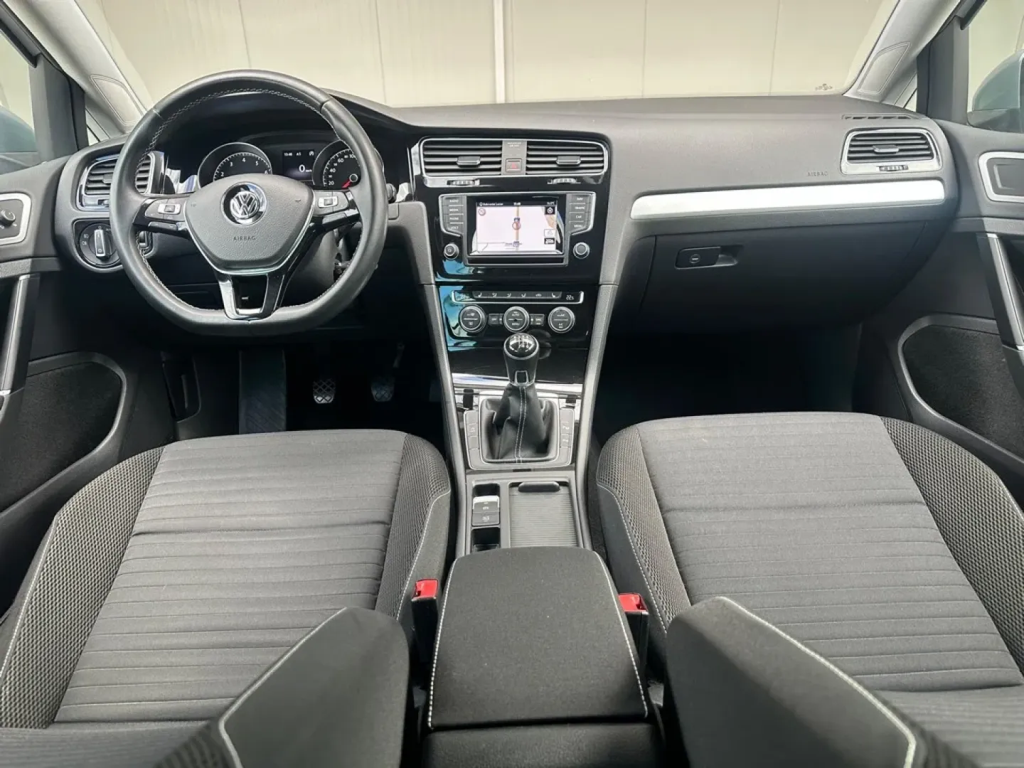 Cumpara/ Vinde online Volkswagen Golf 2015 SH, la cel mai bun pret pentru tine!