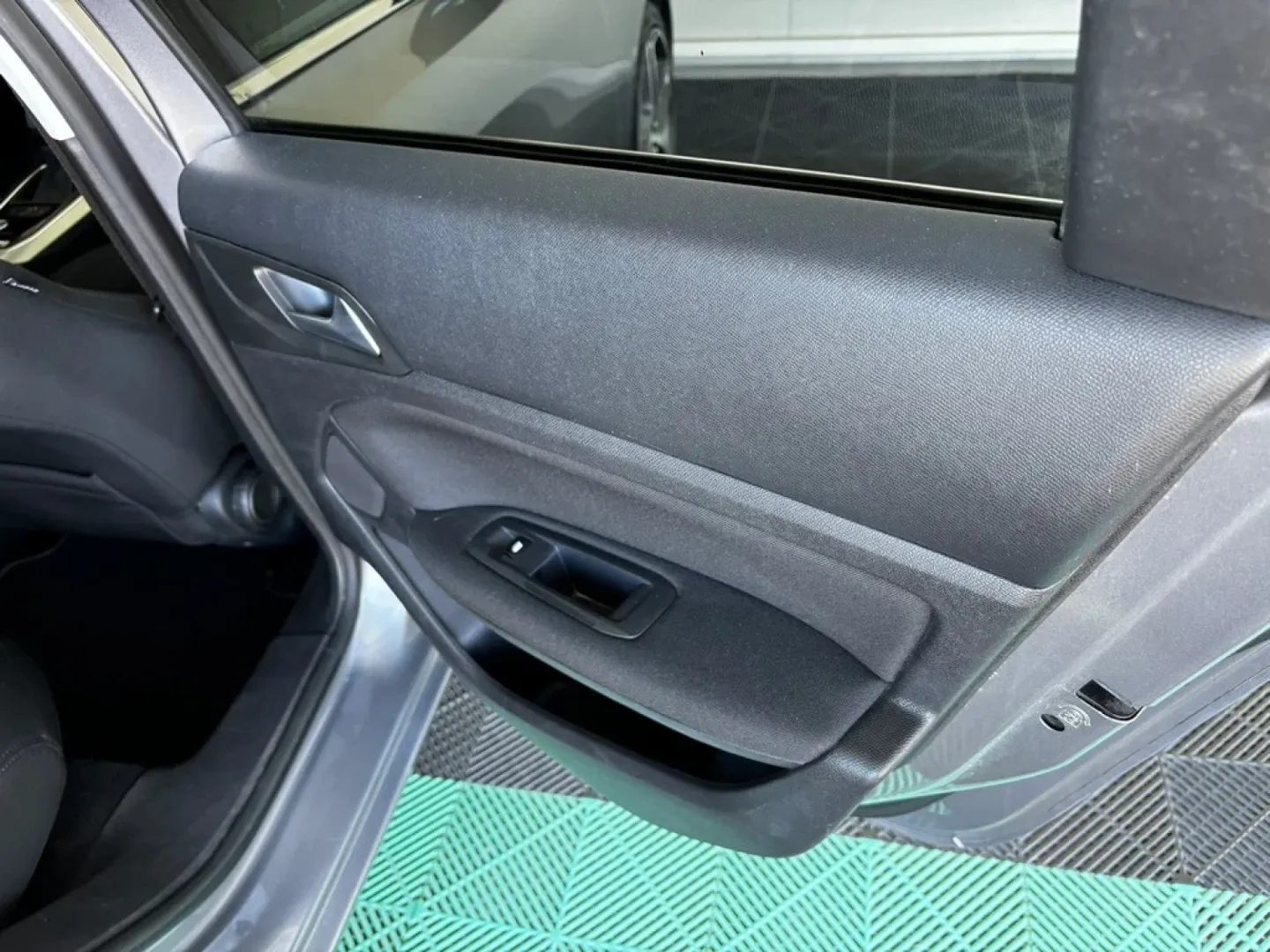 Cumpara/ Vinde online Peugeot 308 2015 SH, la cel mai bun pret pentru tine!