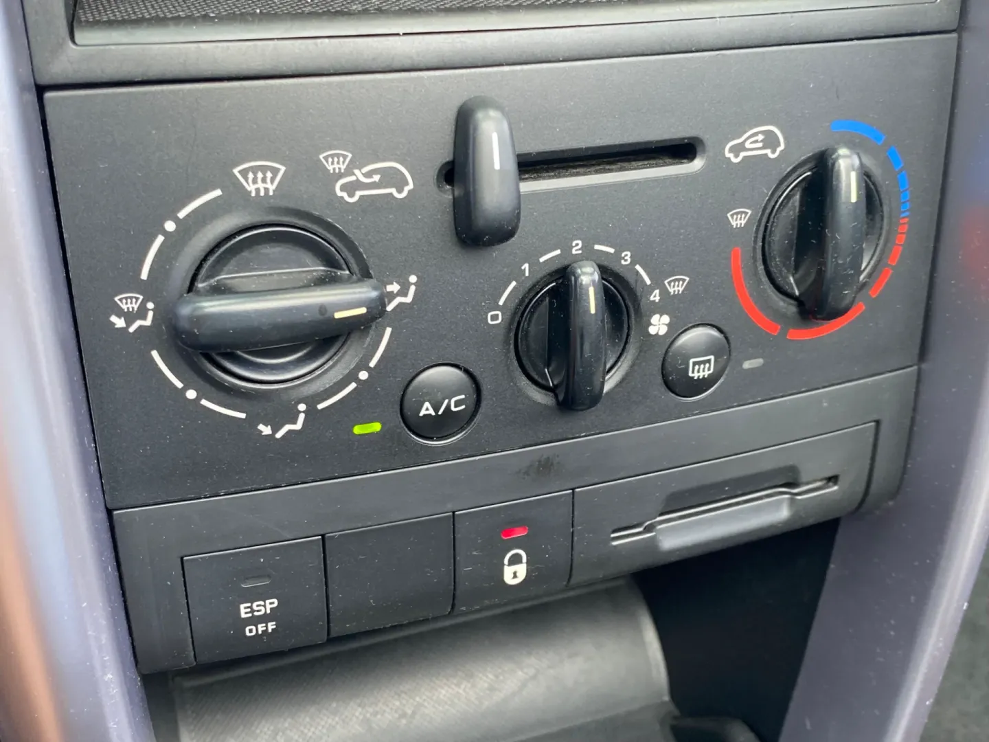 Cumpara/ Vinde online Peugeot 207 2007 SH, la cel mai bun pret pentru tine!