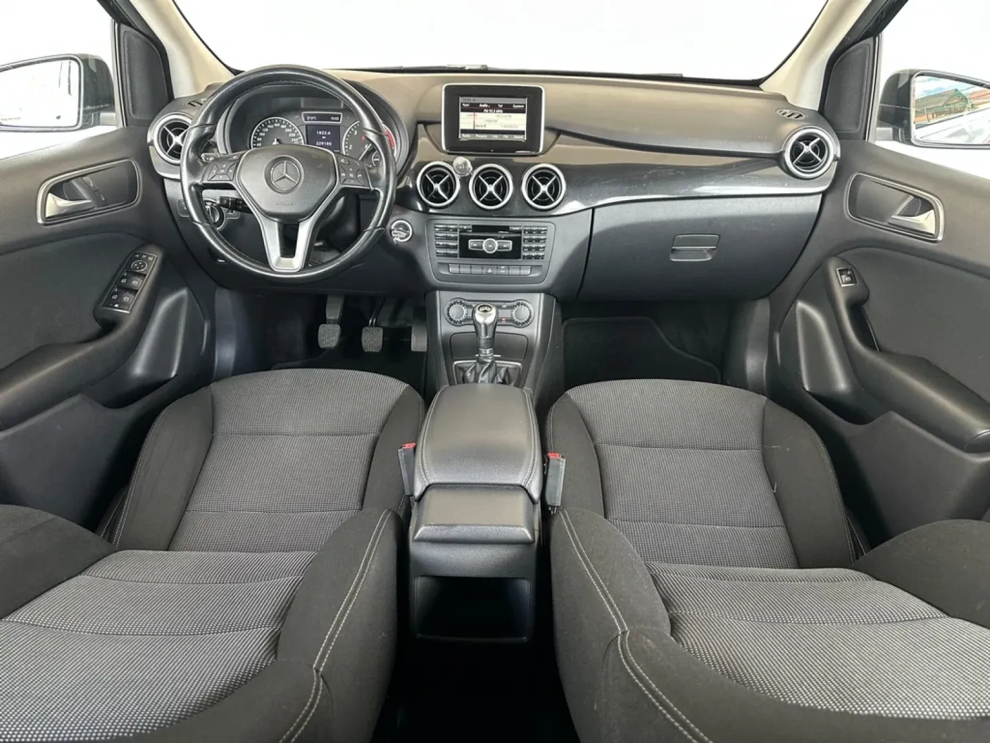 Cumpara/ Vinde online Mercedes-Benz B-Class 2014 SH, la cel mai bun pret pentru tine!