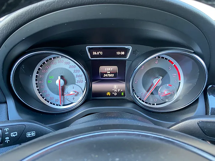 Cumpără / Vinde Mercedes-Benz CLA-Class 2015 SH, la cel mai bun pret pentru tine!
