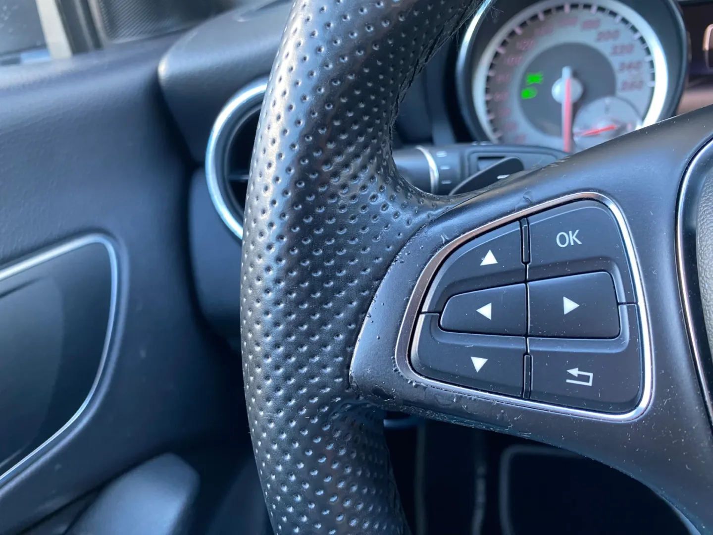 Cumpara/ Vinde online Mercedes-Benz CLA-Class 2015 SH, la cel mai bun pret pentru tine!