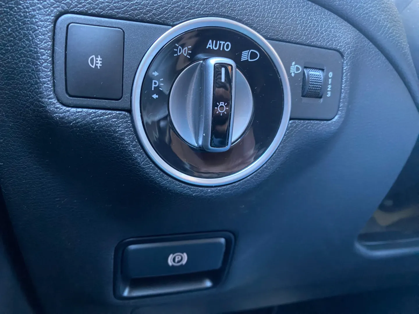Cumpara/ Vinde online Mercedes-Benz CLA-Class 2015 SH, la cel mai bun pret pentru tine!