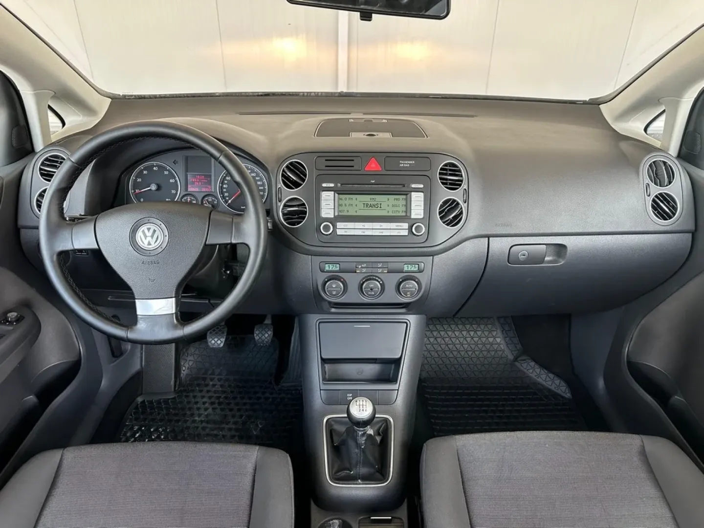 Cumpara/ Vinde online Volkswagen Golf Plus 2008 SH, la cel mai bun pret pentru tine!