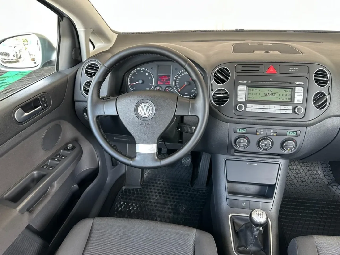 Cumpara/ Vinde online Volkswagen Golf Plus 2008 SH, la cel mai bun pret pentru tine!