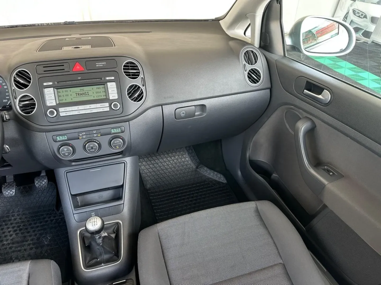Cumpara/ Vinde online Volkswagen Golf Plus 2008 SH, la cel mai bun pret pentru tine!