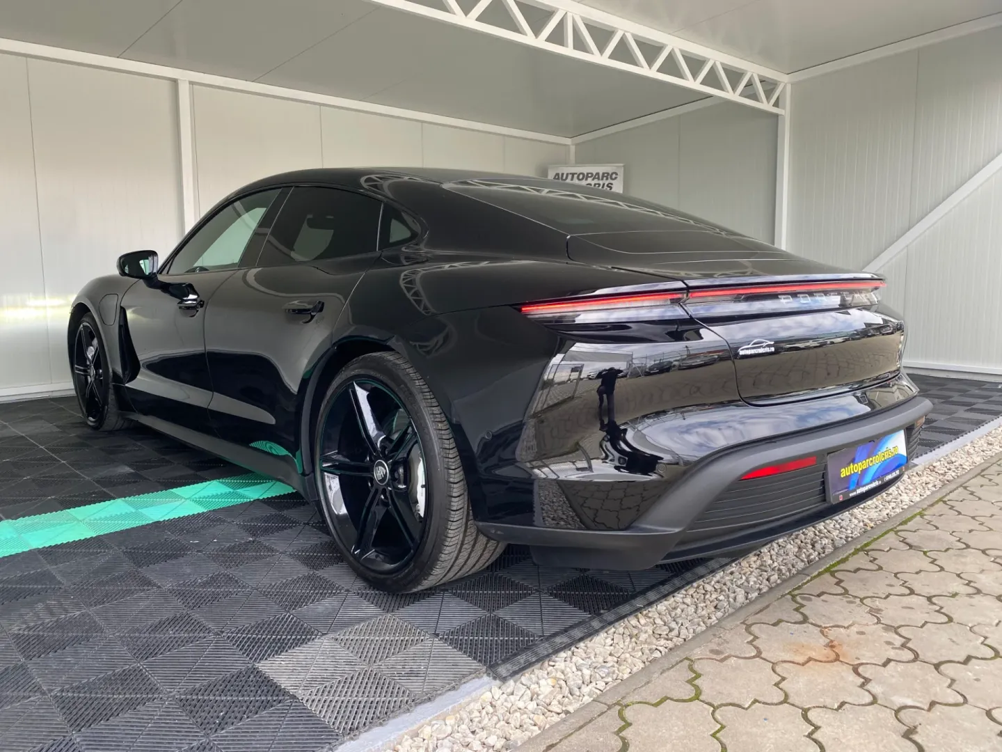 Cumpara/ Vinde online Porsche Taycan 2021 SH, la cel mai bun pret pentru tine!