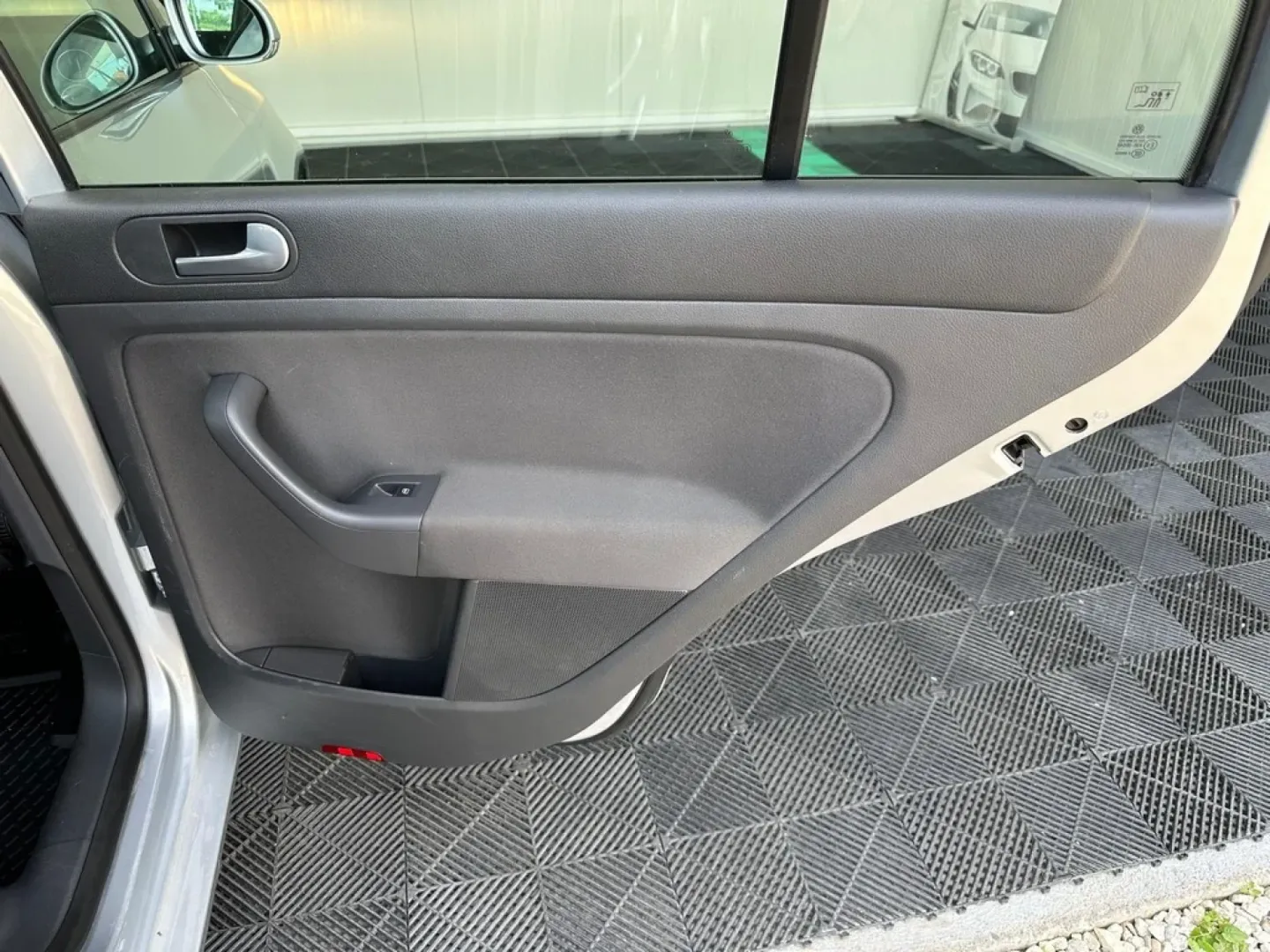 Cumpara/ Vinde online Volkswagen Golf Plus 2008 SH, la cel mai bun pret pentru tine!