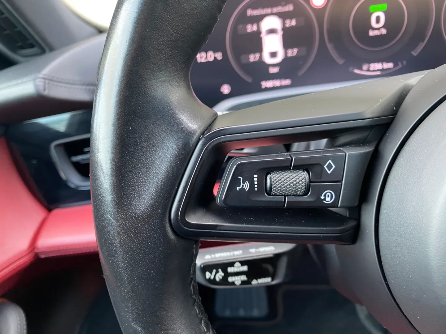 Cumpara/ Vinde online Porsche Taycan 2021 SH, la cel mai bun pret pentru tine!