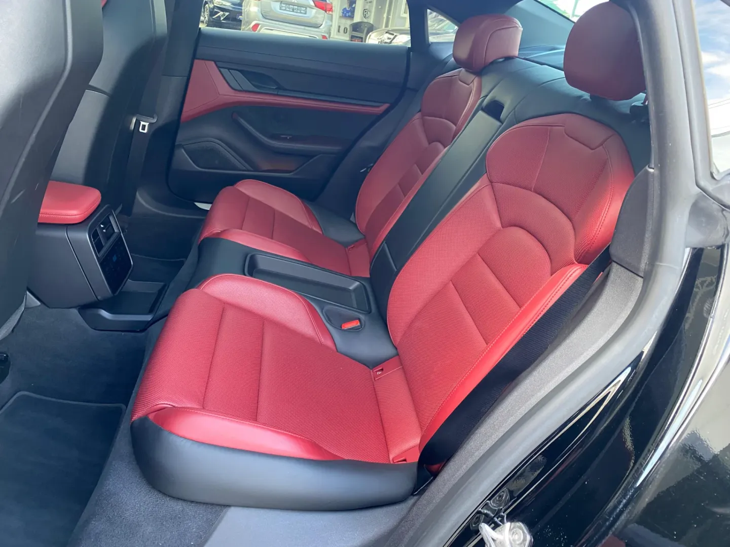 Cumpara/ Vinde online Porsche Taycan 2021 SH, la cel mai bun pret pentru tine!