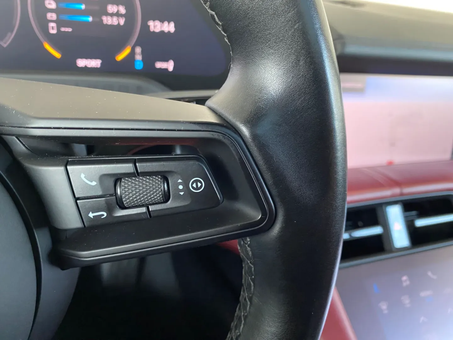 Cumpara/ Vinde online Porsche Taycan 2021 SH, la cel mai bun pret pentru tine!