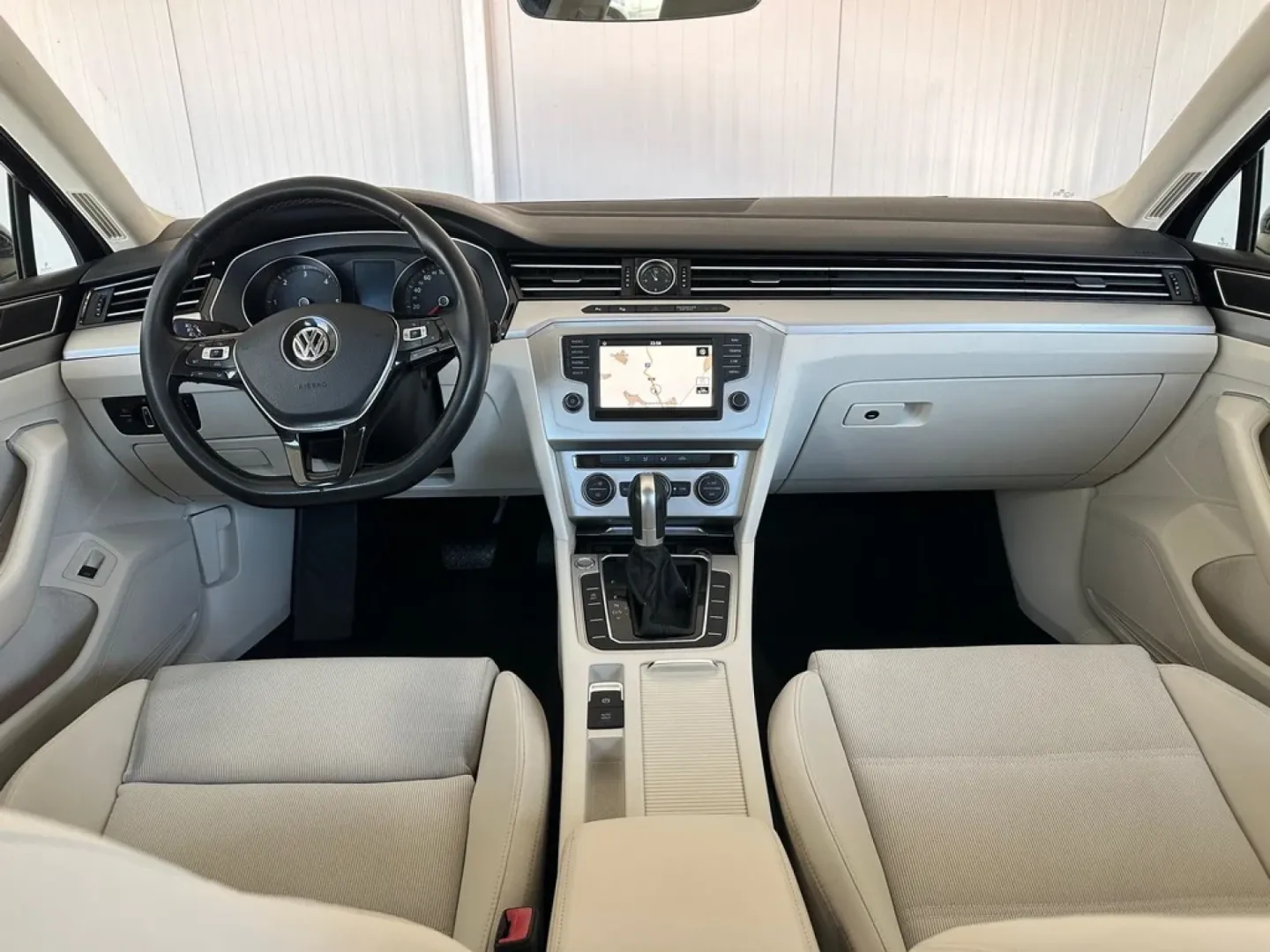 Cumpara/ Vinde online Volkswagen Passat 2017 SH, la cel mai bun pret pentru tine!