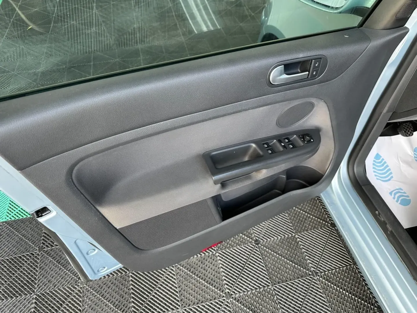 Cumpara/ Vinde online Volkswagen Golf 2009 SH, la cel mai bun pret pentru tine!