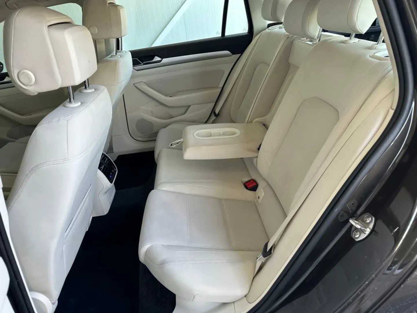 Cumpara/ Vinde online Volkswagen Passat 2017 SH, la cel mai bun pret pentru tine!