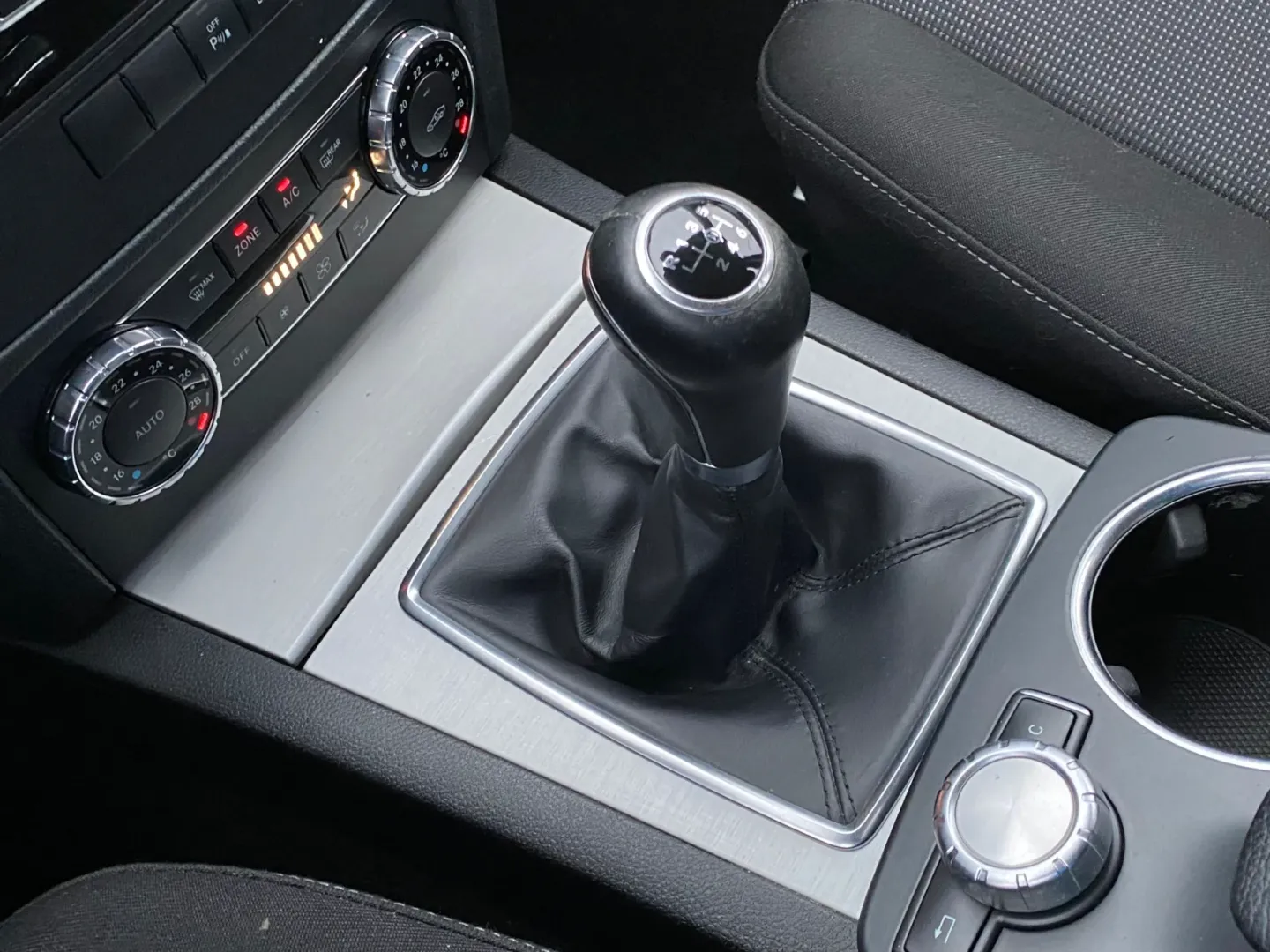 Cumpara/ Vinde online Mercedes-Benz GLK-Class 2013 SH, la cel mai bun pret pentru tine!