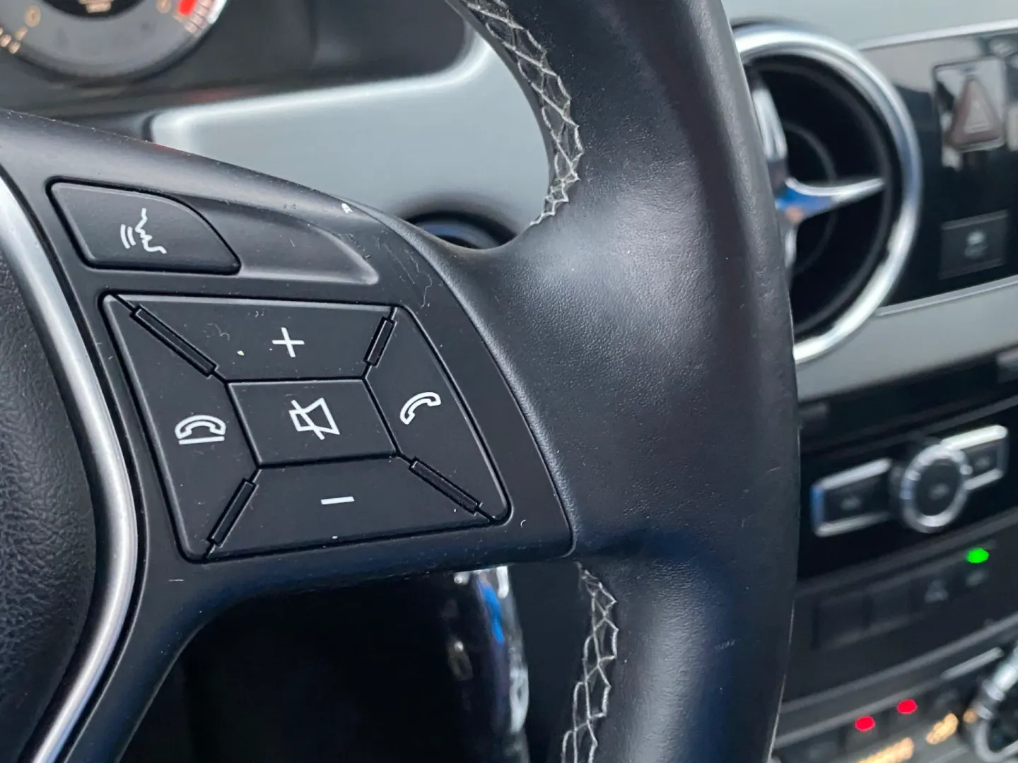 Cumpara/ Vinde online Mercedes-Benz GLK-Class 2013 SH, la cel mai bun pret pentru tine!