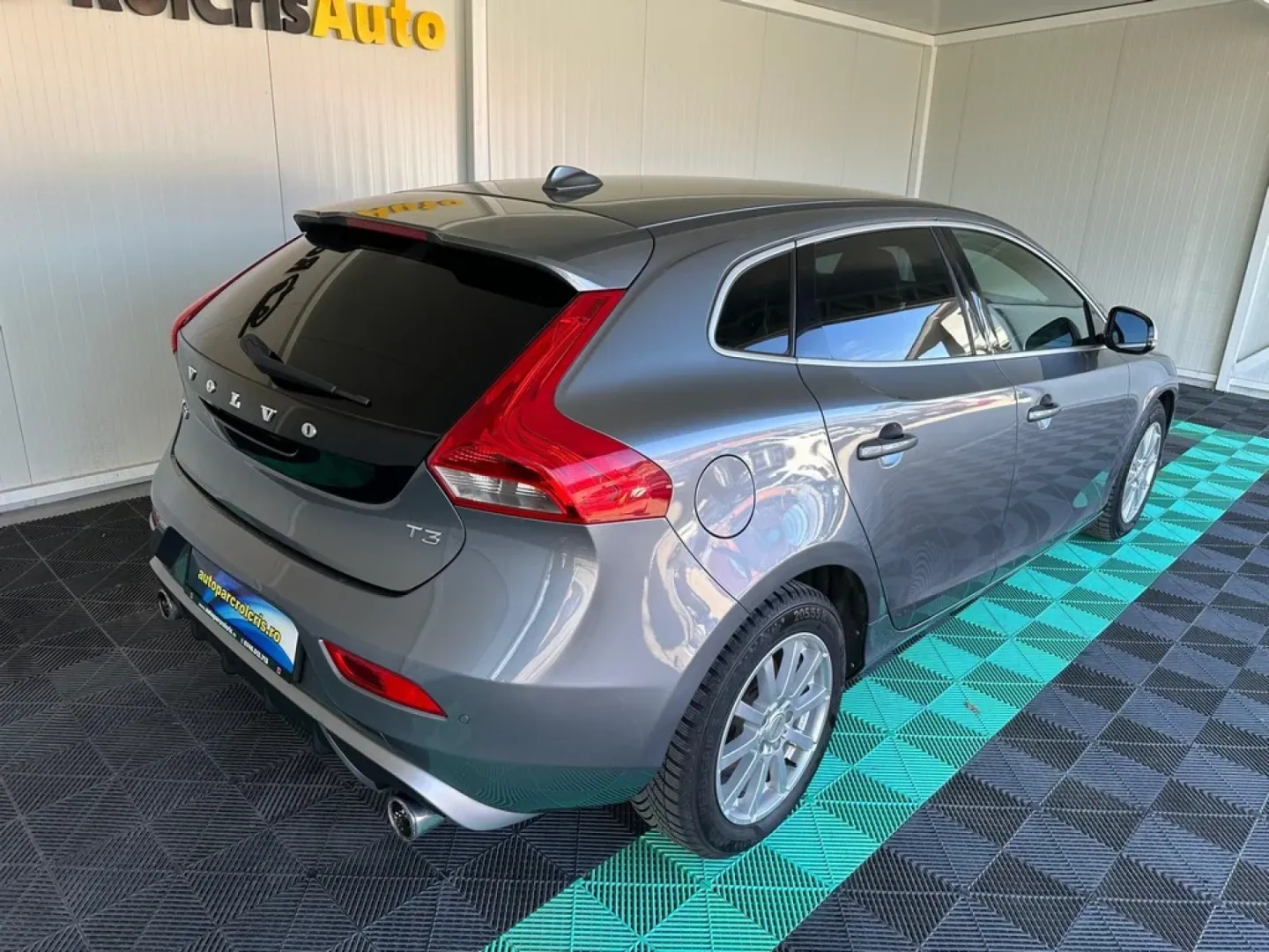 Cumpara/ Vinde online Volvo V40 2015 SH, la cel mai bun pret pentru tine!