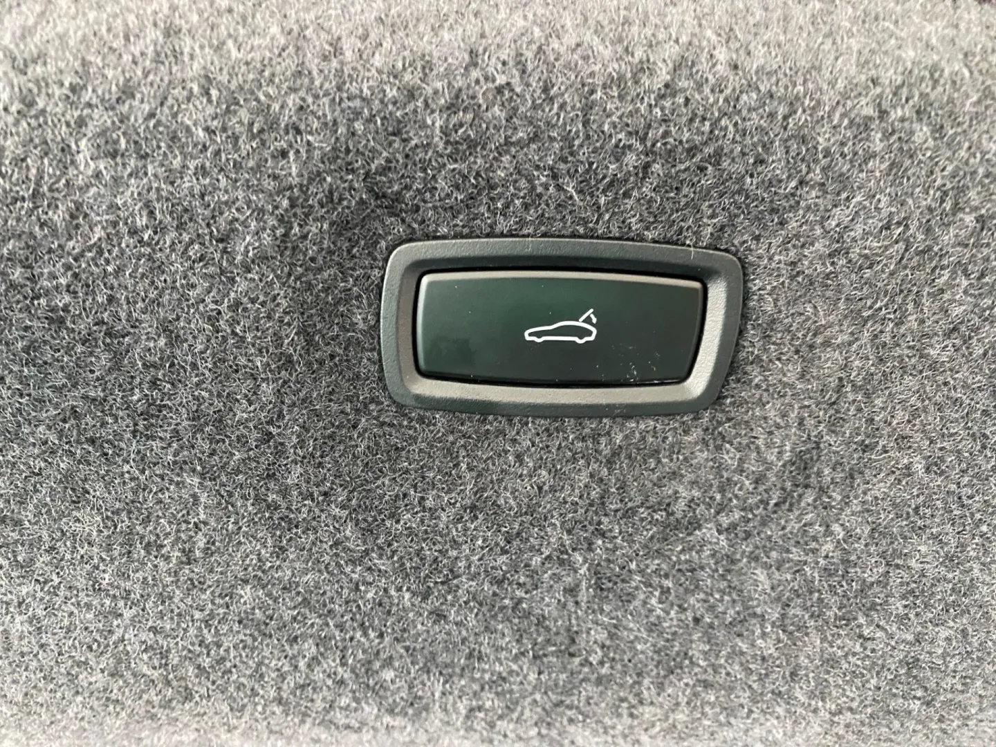 Cumpara/ Vinde online Porsche Taycan 2021 SH, la cel mai bun pret pentru tine!
