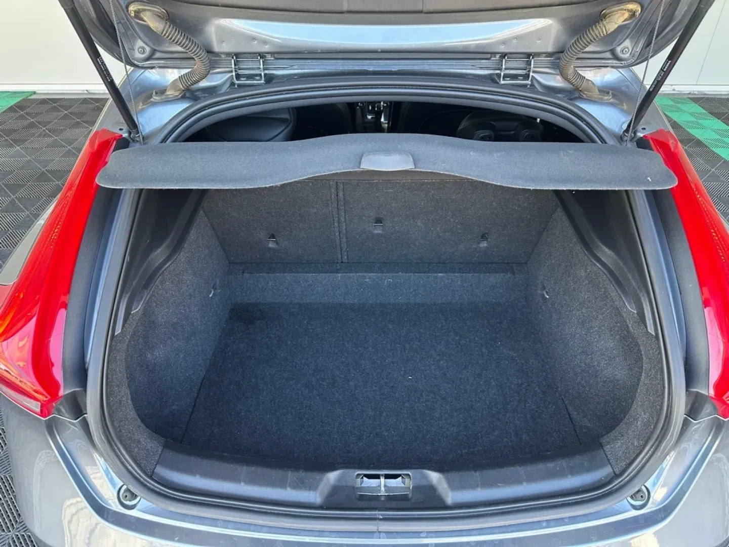 Cumpara/ Vinde online Volvo V40 2015 SH, la cel mai bun pret pentru tine!