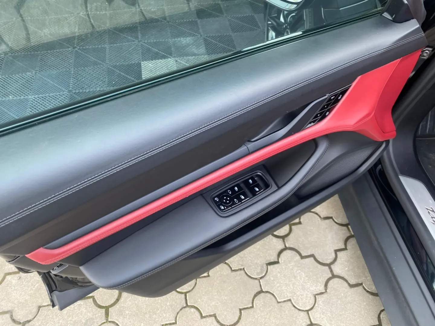 Cumpara/ Vinde online Porsche Taycan 2021 SH, la cel mai bun pret pentru tine!
