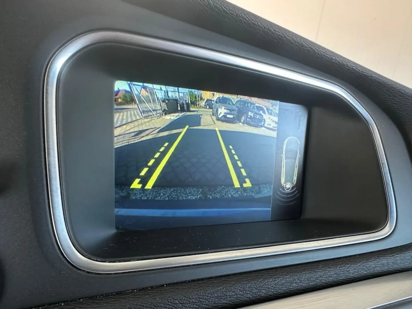 Cumpara/ Vinde online Volvo V40 2015 SH, la cel mai bun pret pentru tine!