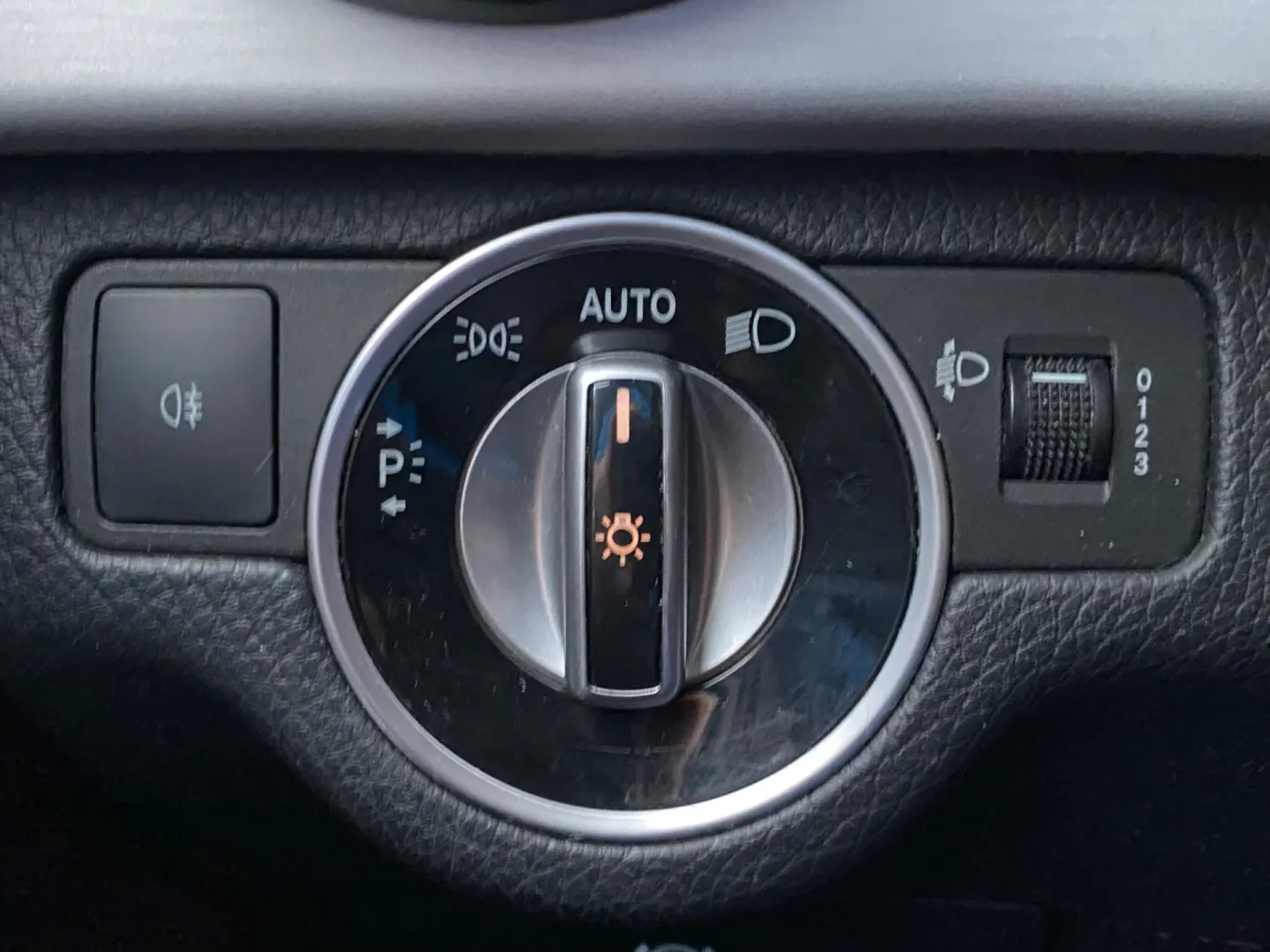 Cumpara/ Vinde online Mercedes-Benz GLK-Class 2013 SH, la cel mai bun pret pentru tine!