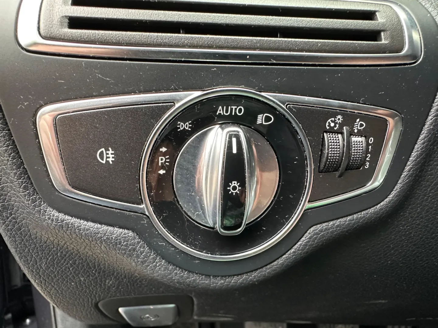 Cumpara/ Vinde online Mercedes-Benz C-Class 2014 SH, la cel mai bun pret pentru tine!