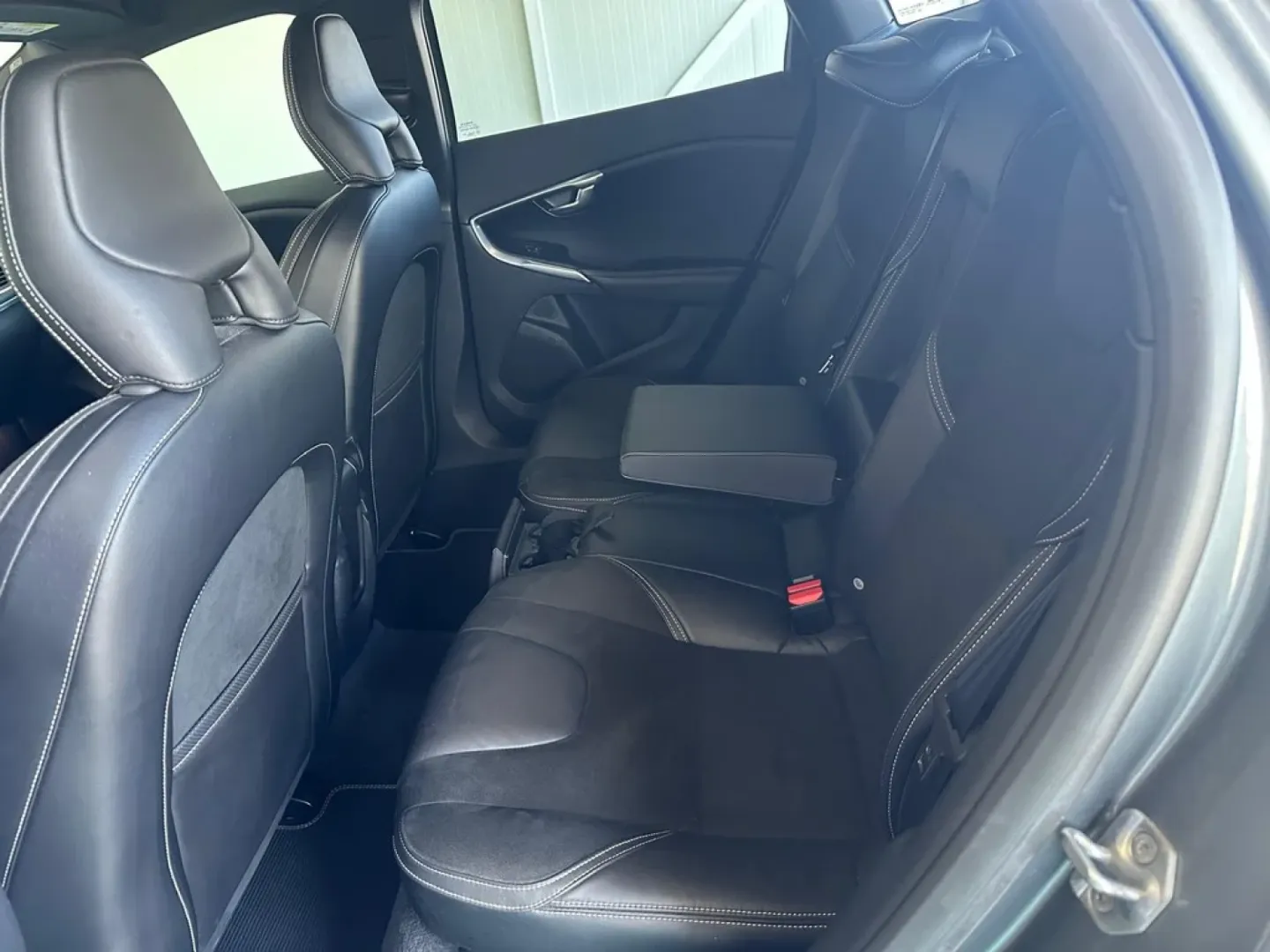 Cumpara/ Vinde online Volvo V40 2015 SH, la cel mai bun pret pentru tine!
