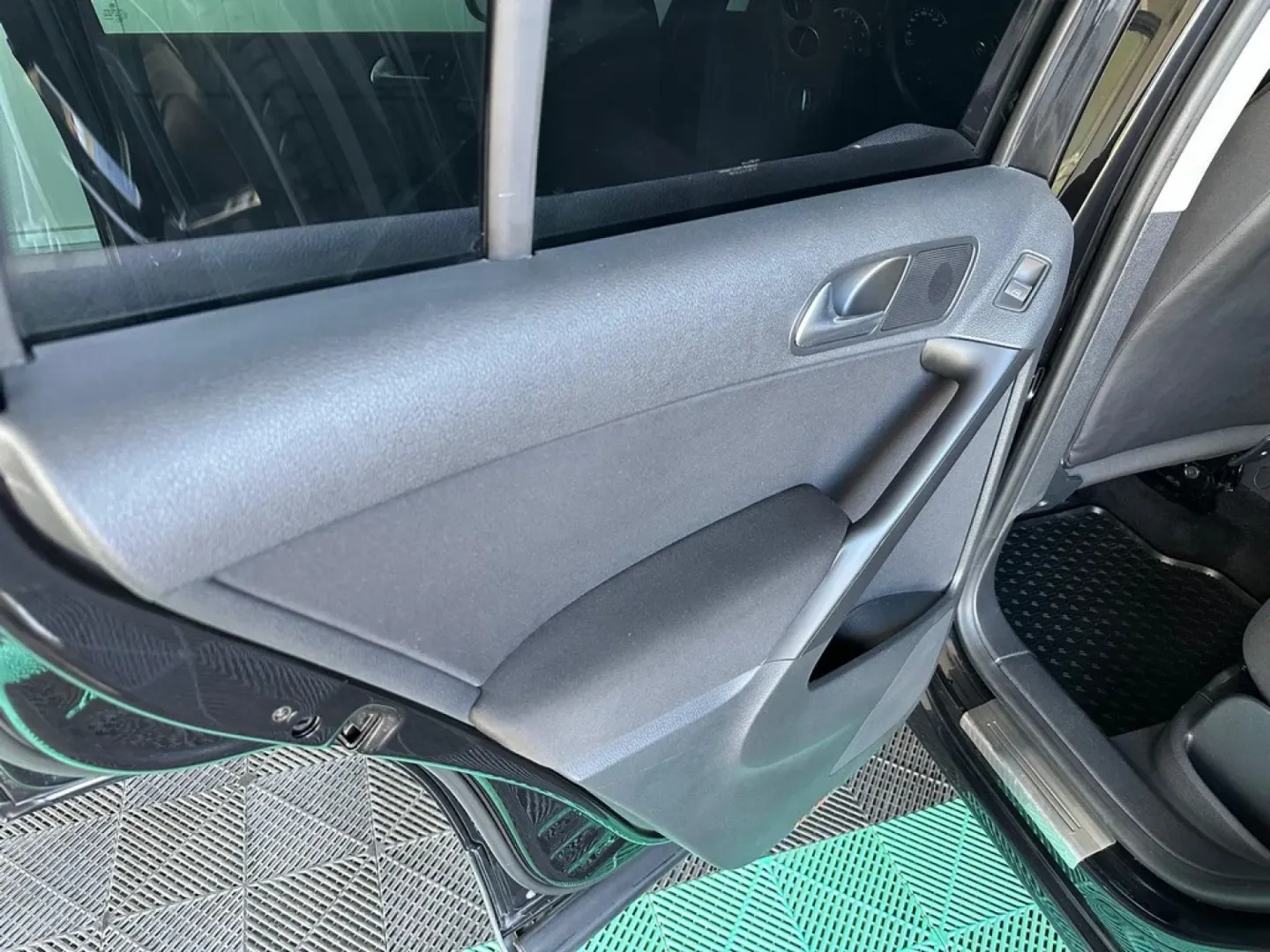 Cumpara/ Vinde online Volkswagen Tiguan 2014 SH, la cel mai bun pret pentru tine!