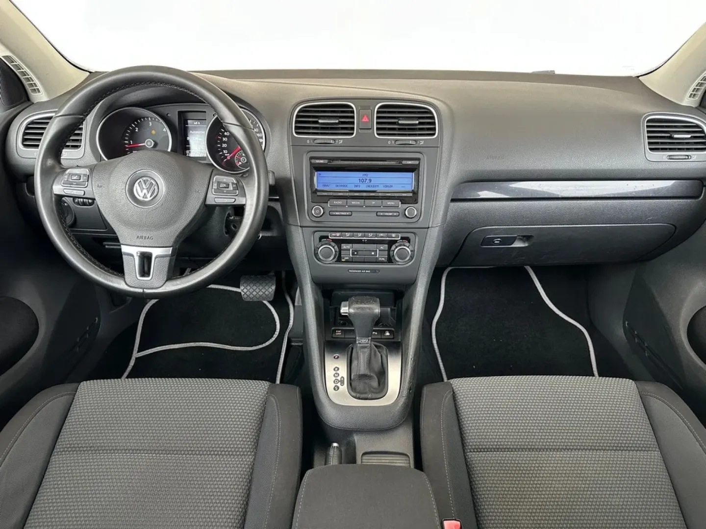 Cumpara/ Vinde online Volkswagen Golf 2010 SH, la cel mai bun pret pentru tine!