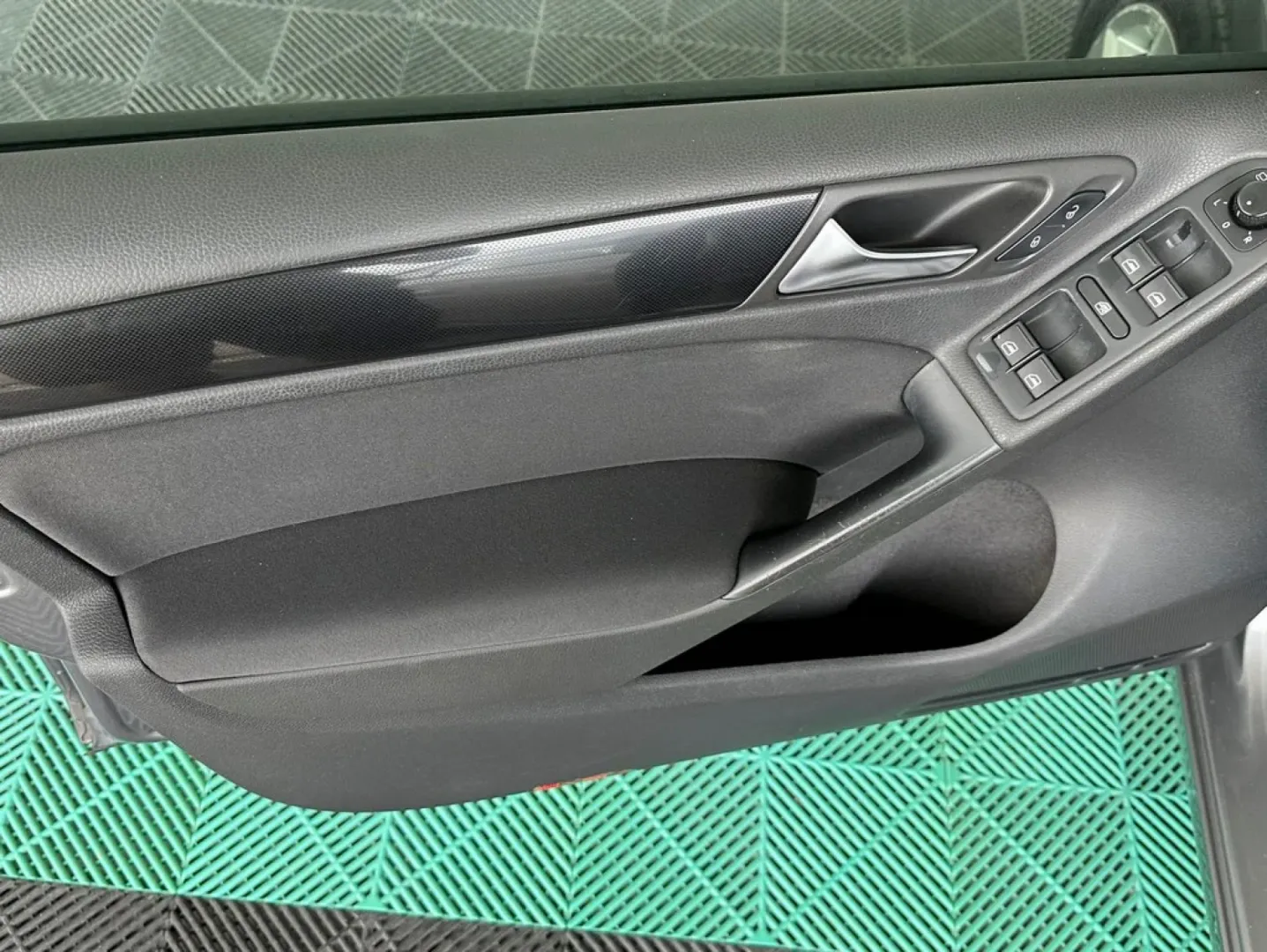 Cumpara/ Vinde online Volkswagen Golf 2010 SH, la cel mai bun pret pentru tine!