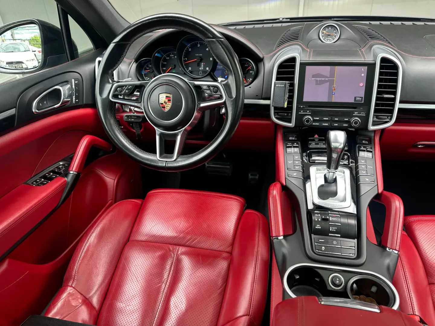 Cumpara/ Vinde online Porsche Cayenne 2017 SH, la cel mai bun pret pentru tine!