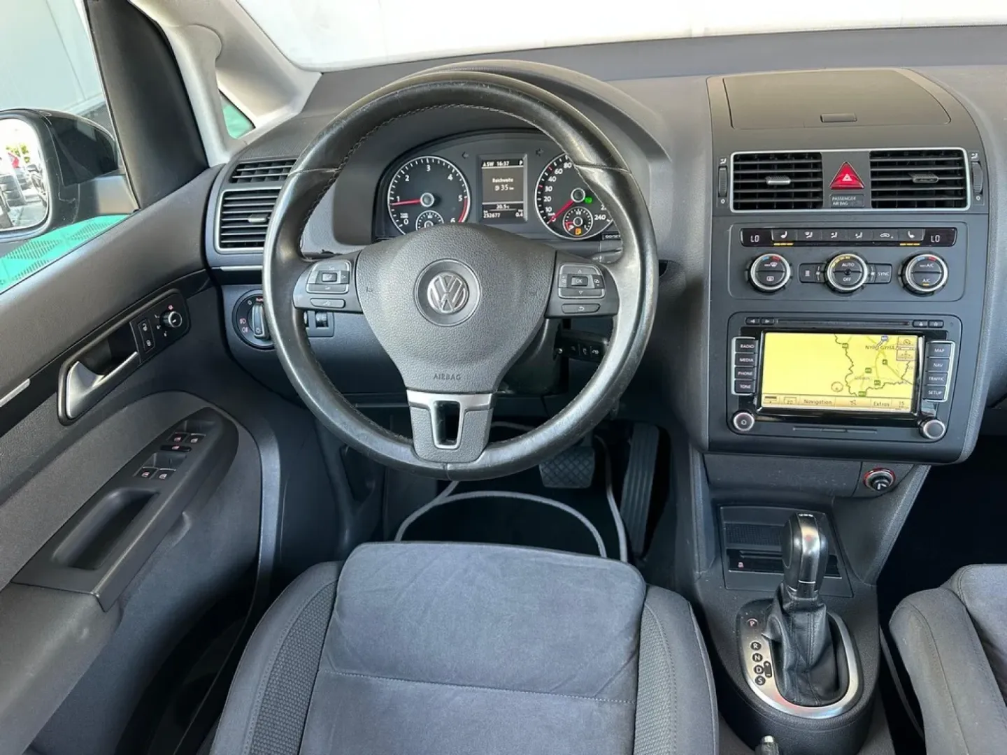 Cumpara/ Vinde online Volkswagen Touran 2014 SH, la cel mai bun pret pentru tine!