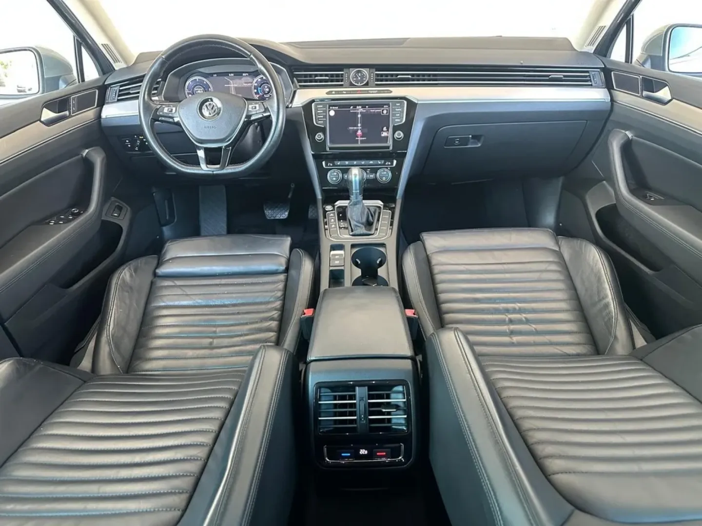 Cumpara/ Vinde online Volkswagen Passat 2016 SH, la cel mai bun pret pentru tine!