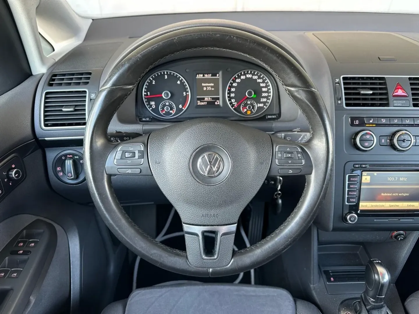 Cumpara/ Vinde online Volkswagen Touran 2014 SH, la cel mai bun pret pentru tine!