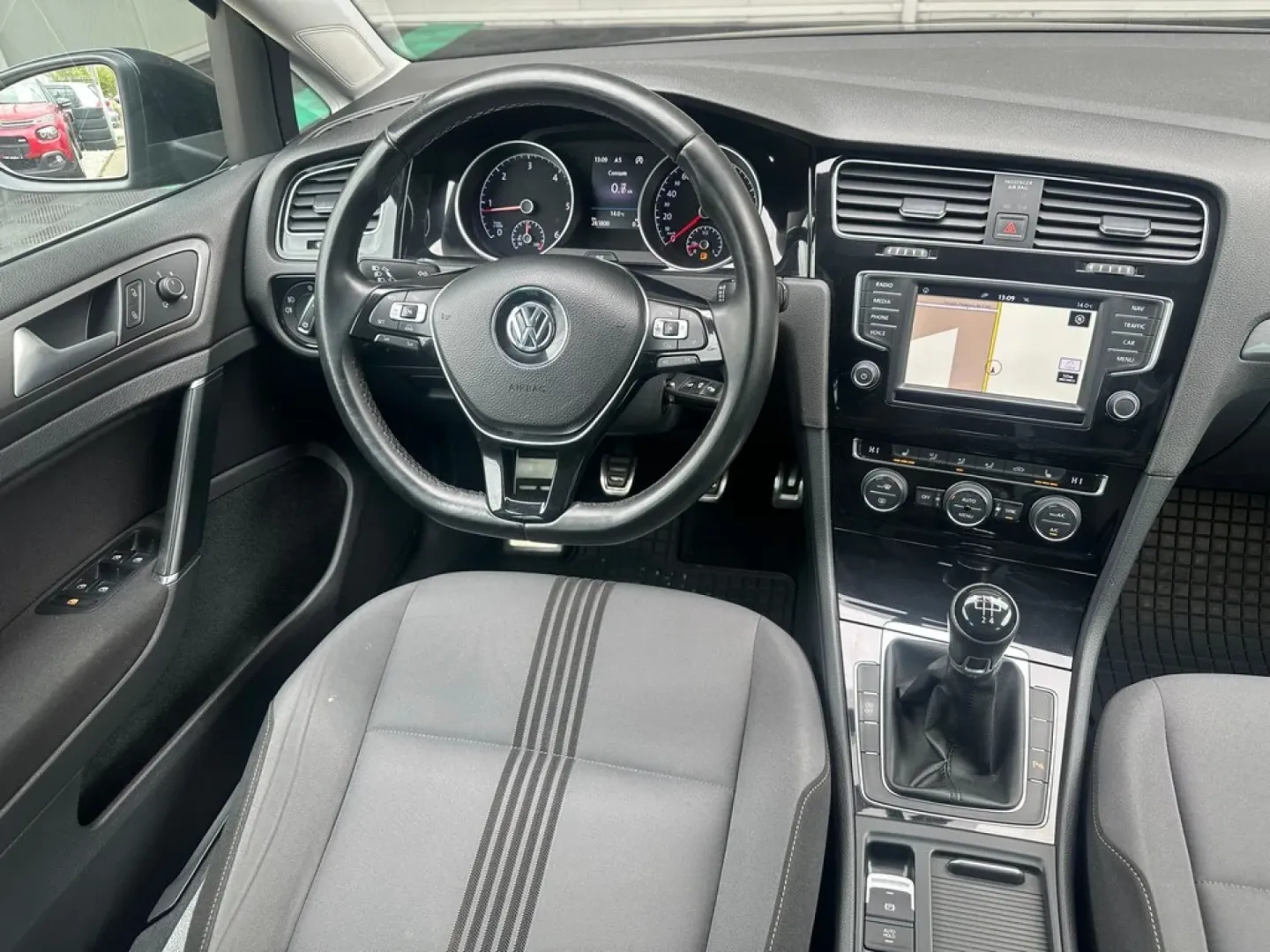Cumpara/ Vinde online Volkswagen Golf 2017 SH, la cel mai bun pret pentru tine!