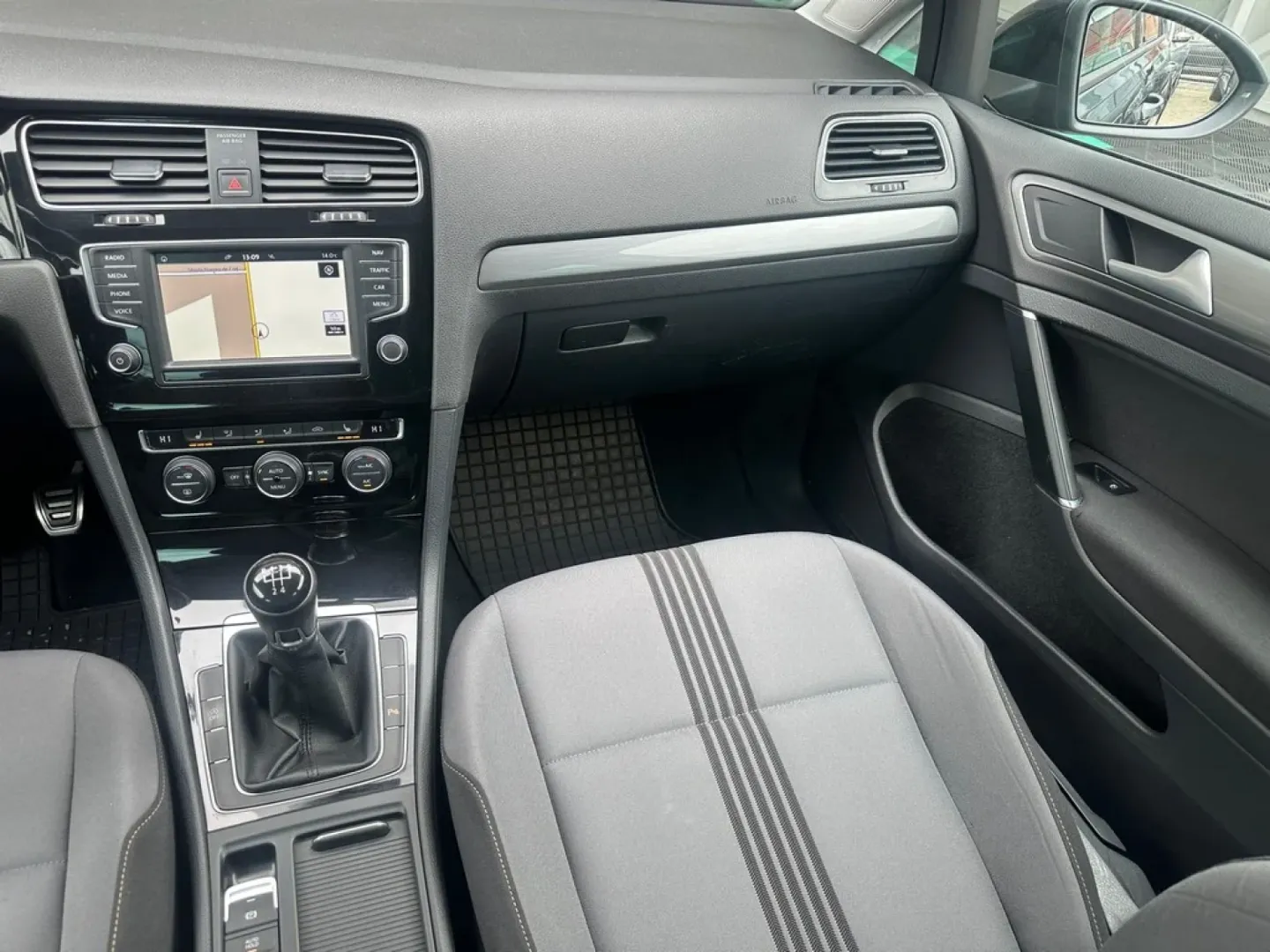Cumpara/ Vinde online Volkswagen Golf 2017 SH, la cel mai bun pret pentru tine!