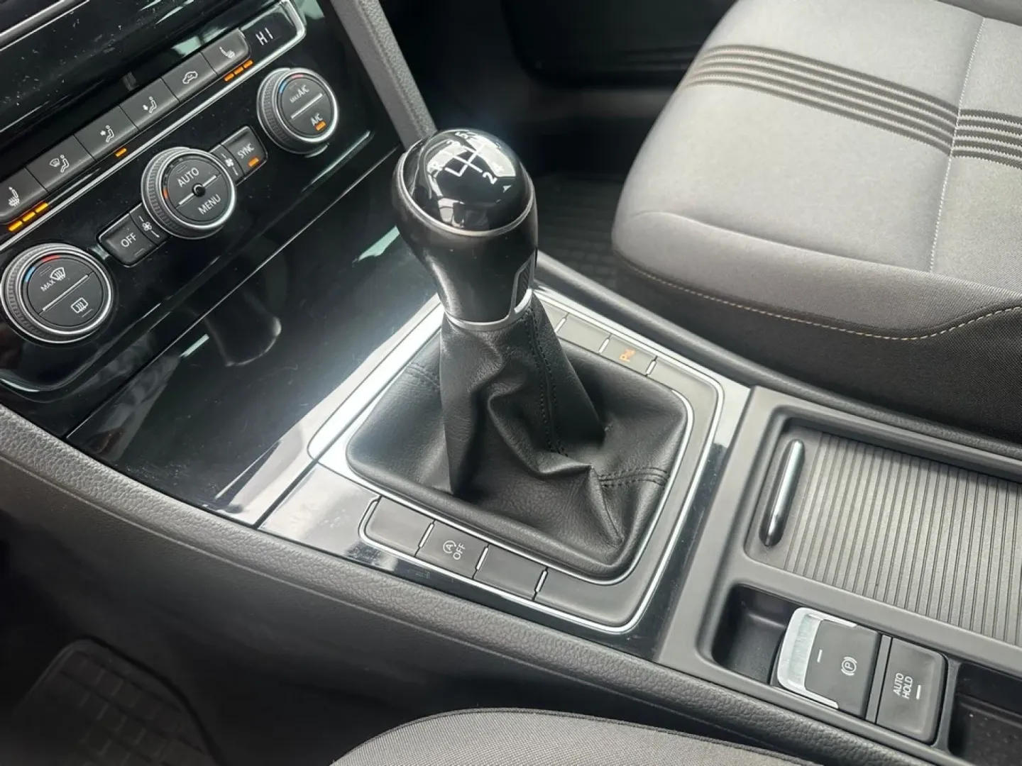 Cumpara/ Vinde online Volkswagen Golf 2017 SH, la cel mai bun pret pentru tine!