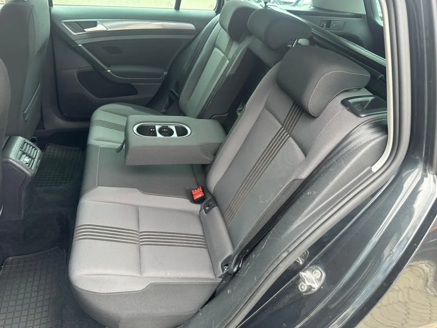 Cumpara/ Vinde online Volkswagen Golf 2017 SH, la cel mai bun pret pentru tine!