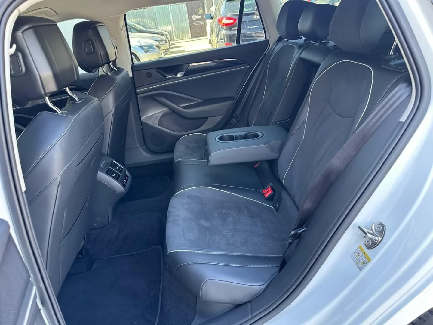 Cumpara/ Vinde online Volkswagen Passat 2025 SH, la cel mai bun pret pentru tine!