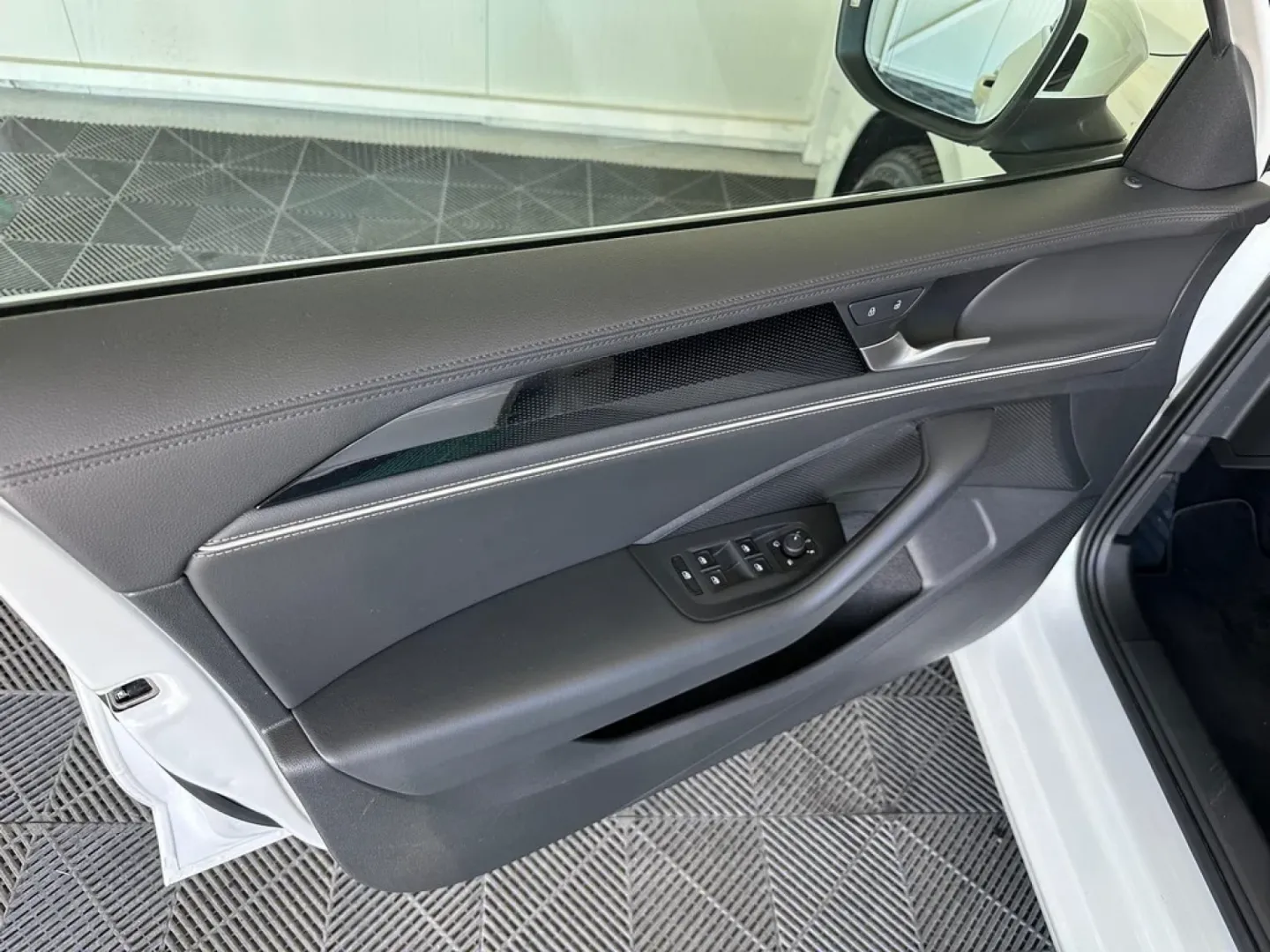 Cumpara/ Vinde online Volkswagen Passat 2025 SH, la cel mai bun pret pentru tine!